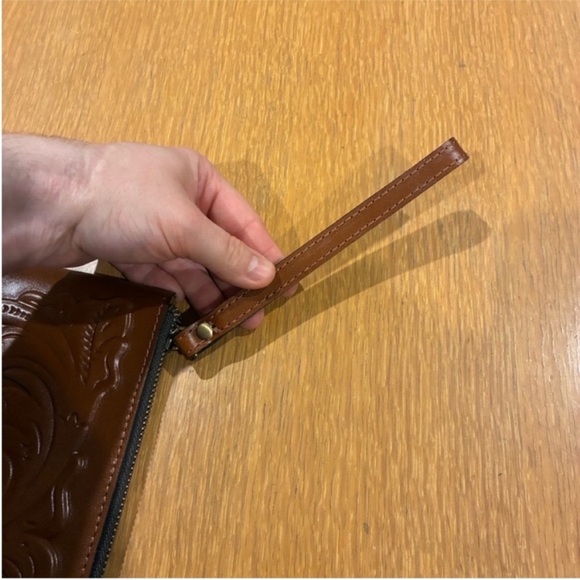 NWT Patricia Nash Tooled Cassini
"Florence" Wristlet - Picture 8 of 13
